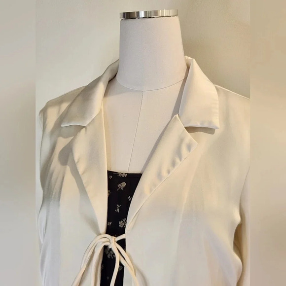 NWOT || AUGUST SKY || satin tie shirt/jacket - Picture 4 of 8